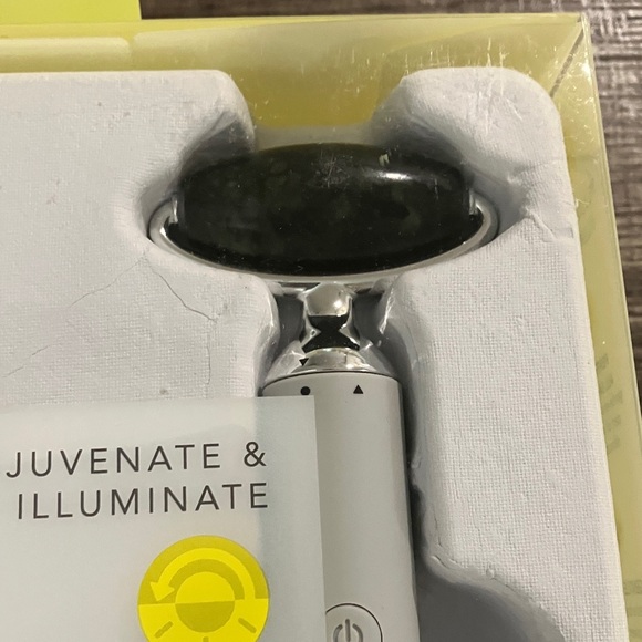 SKN Jade Vibe Roller Kit - Silver - Picture 3 of 11